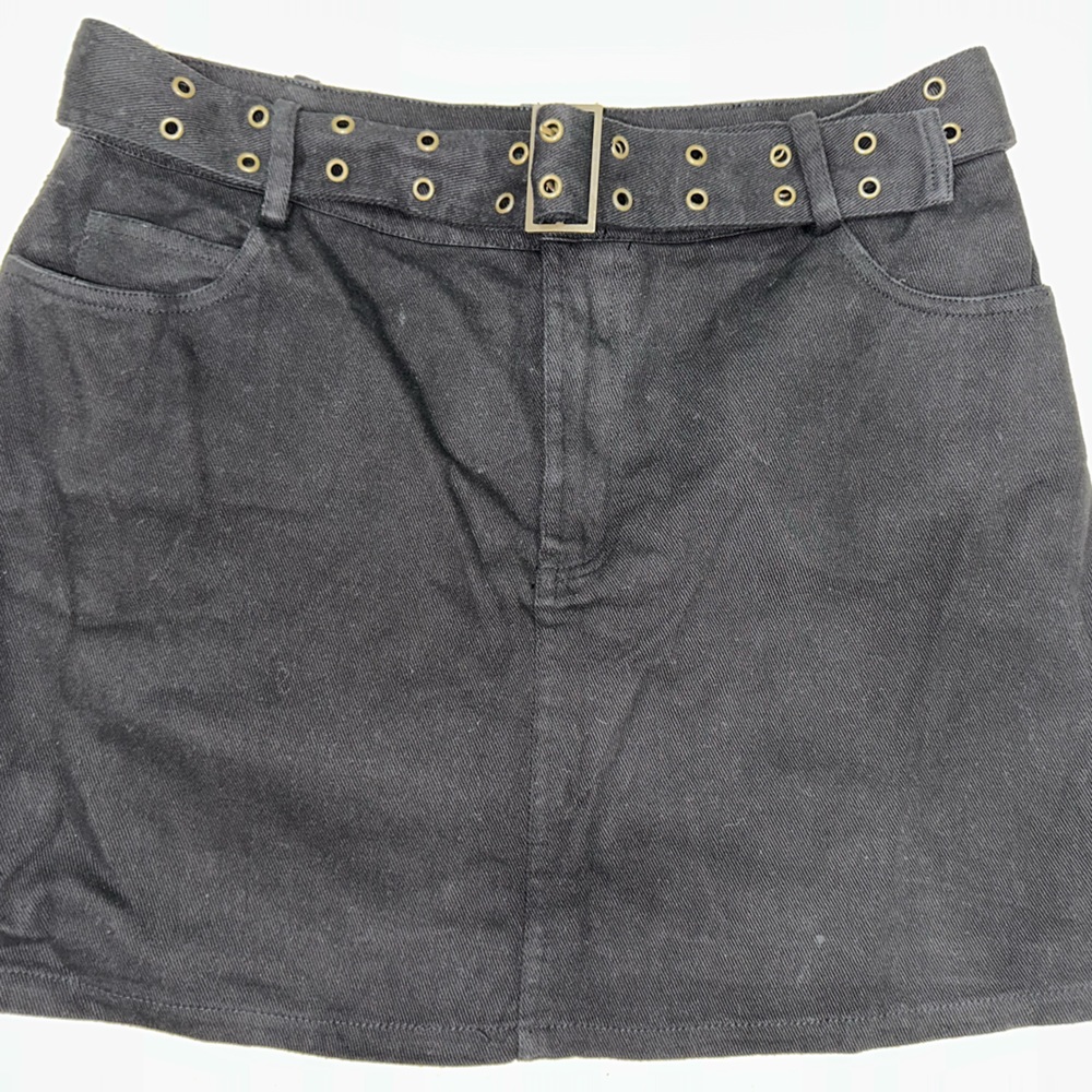 HIGH WAISTED BLACK SKIRT WITH CUTE BELT